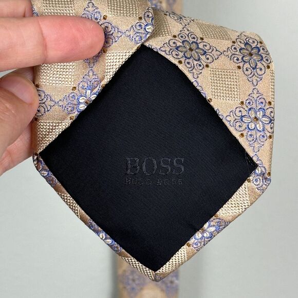 Hugo Boss 100% Silk Tie Black Label Made in Italy Gold Blue Geometric 58.5x3.25 - Picture 7 of 10